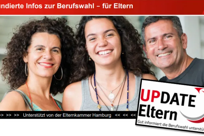 eine Frau, eine Jugendliche und ein Mann lächeln in die Kamera, darauf die Aufschrift "Update Eltern"