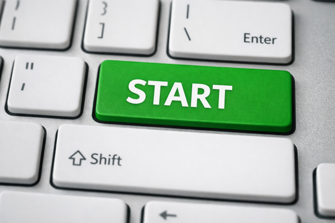 Ausschnitt einer Computertastatur mit grüner START Taste